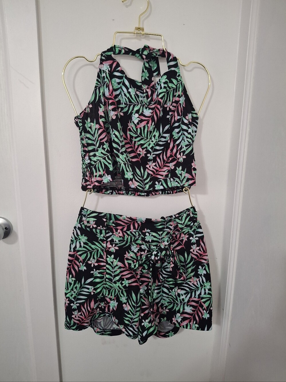 Women's Tropical Leaf Print Two-Piece Set - Black with Pink & Mint Leaves